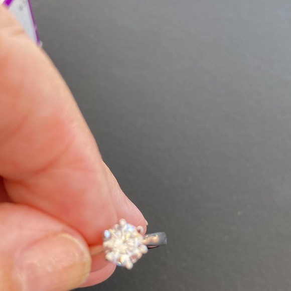 Princess-Cut Engagement Ring in Silver. - Picture 3 of 3